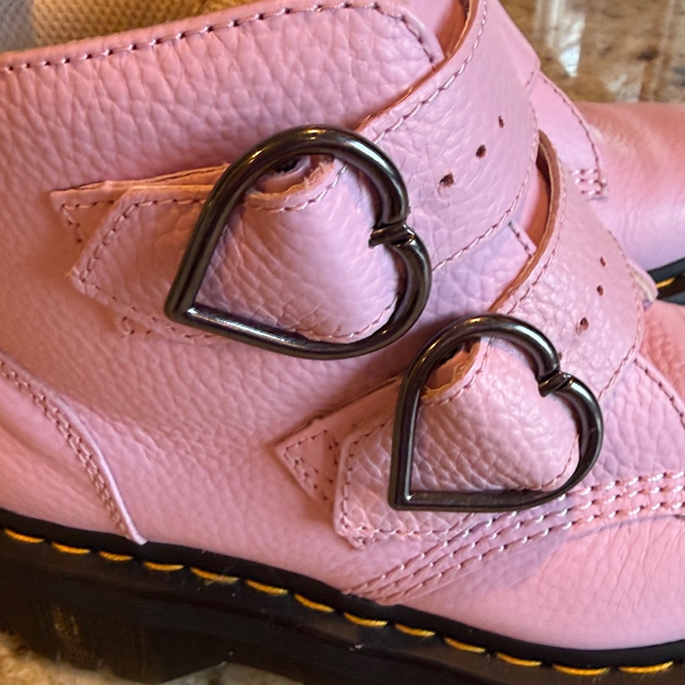 Devon heart pink Dr Martens - Picture 5 of 9